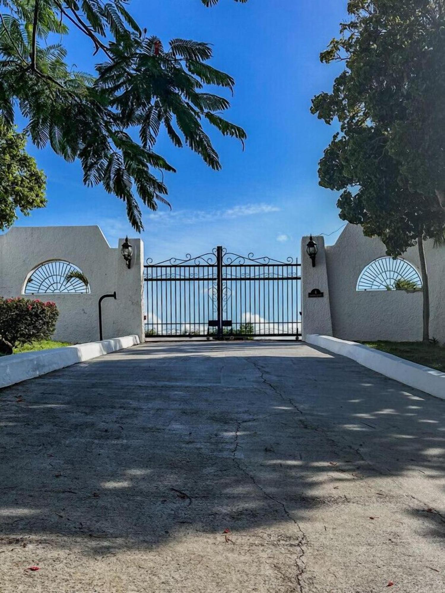 Royal Villa With A Huge Swimming Pool Cowell Battery Экстерьер фото